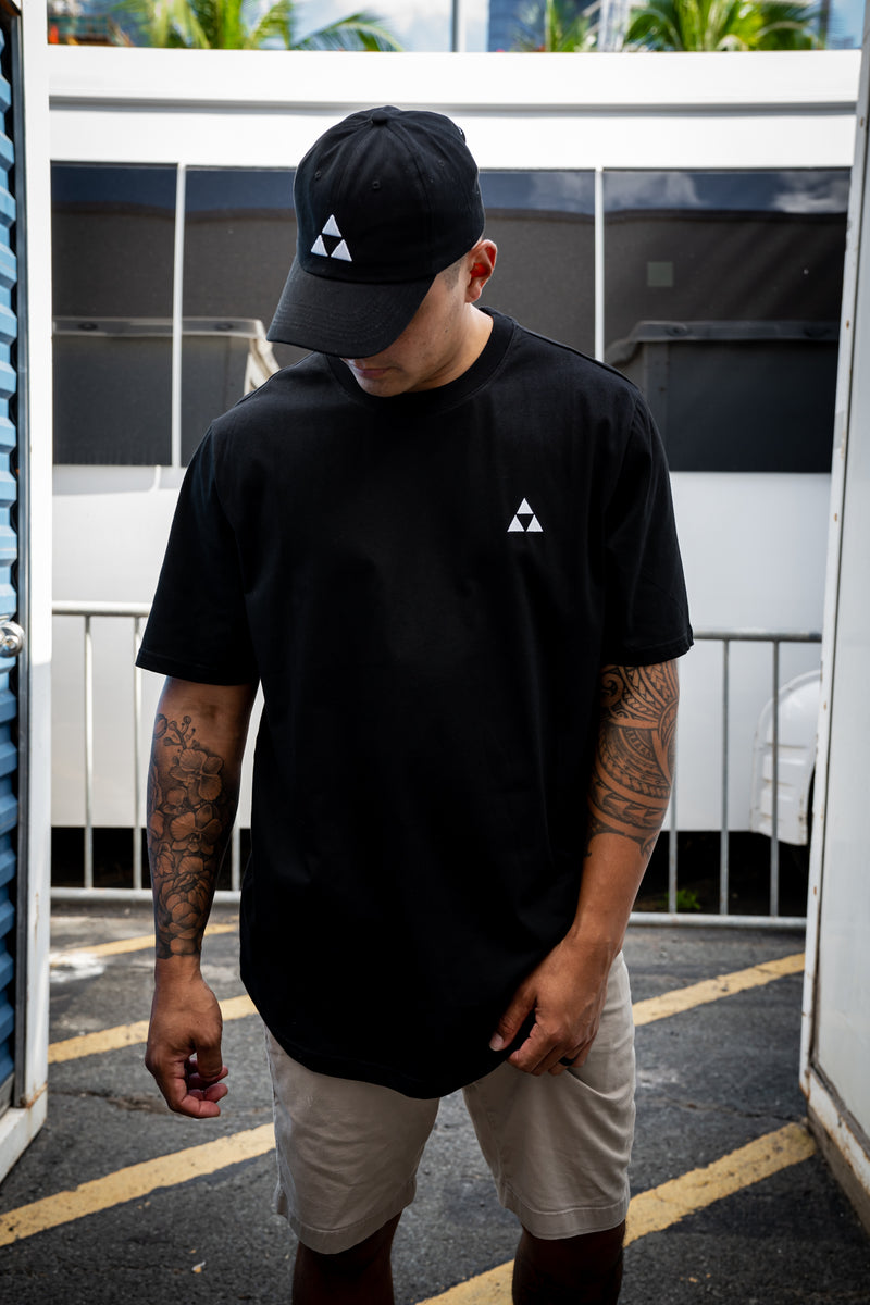 BLACK SIMPLE TRIANGLE T-SHIRT