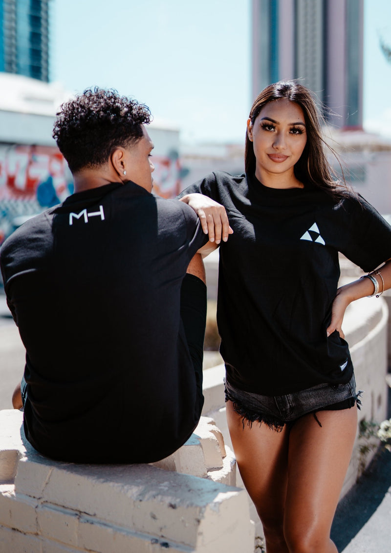 BLACK TRIANGLE TEE